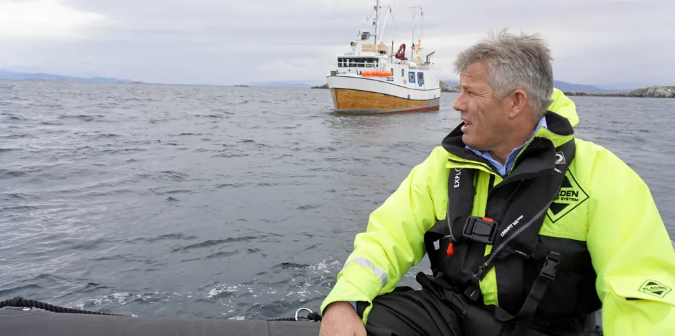 Fiskeriminister Bjørnar Skjæran og sjarken «Henry J.» som er eid av Joachim Joakimsen i Bodø Fiskarlag.