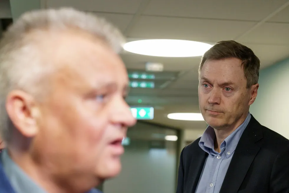Fellesforbundets leder Jørn Eggum og fungerende administrerende direktør Knut E. Sunde i Norsk Industri.