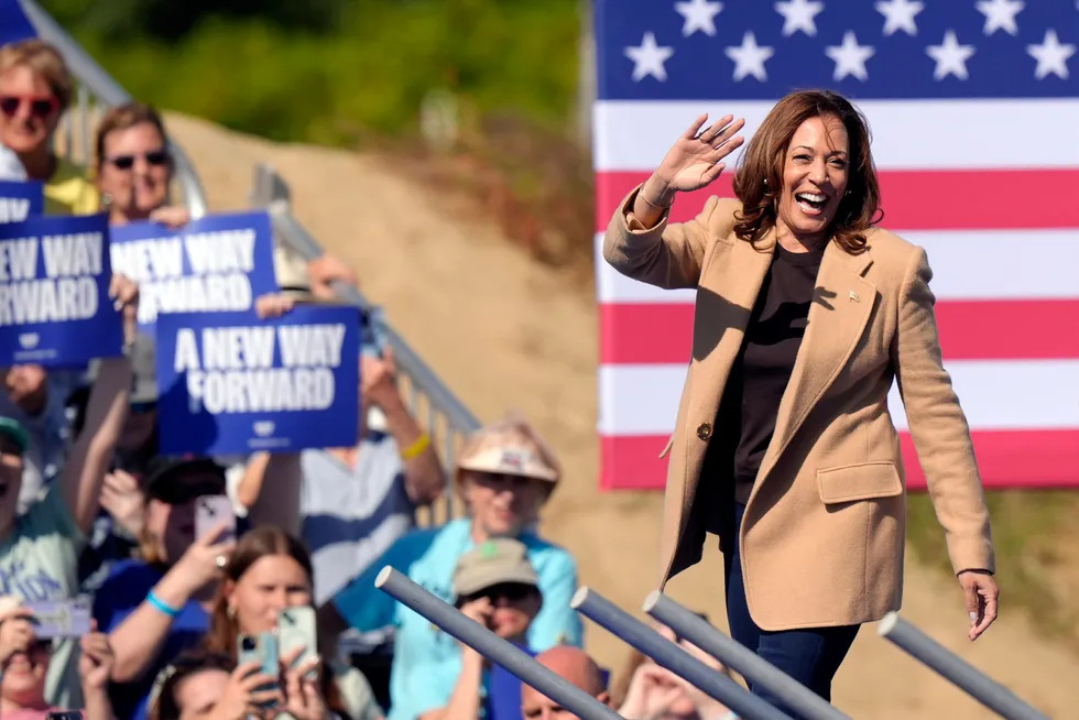 Visepresident Kamala Harris må kjempe for stemmene. Valget i USA kan bli superjevnt