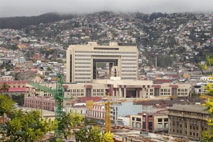 Store deler av Chile ble rammet av strømbrudd i natt. Her ser vi landets nasjonalforsamling, som har hovedsete i Valparaíso som er havneby for hovedstaden Santiago