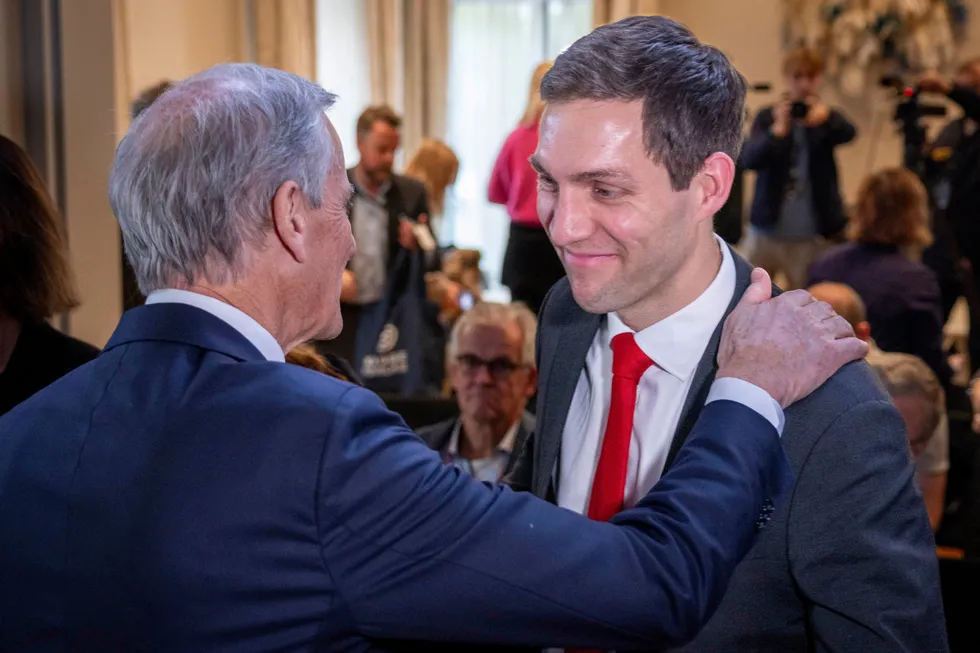 Statsminister Jonas Gahr Støre introduserer nye medlemmer av regjeringen med blant annet Andreas Bjelland Eriksen (Ap) som ny klima- og miljøminister.