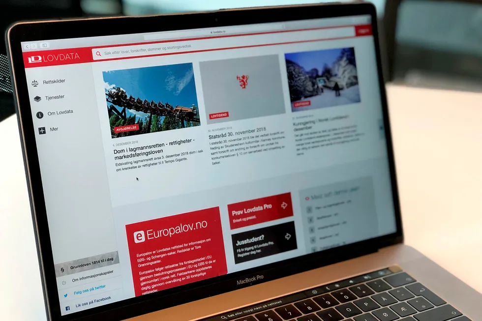Lovdata har i praksis monopol på arkivet til Høyesterett og bruker dette monopolet til å blokkere tilgang for privatpersoner som gjennom skattepenger har finansiert Høyesterett.