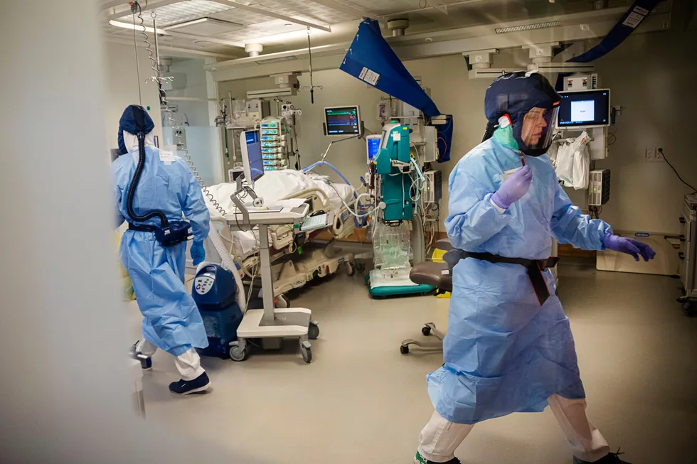 Tilstrekkelig intensivkapasitet er en forutsetning også for planlagt behandling, ettersom komplikasjoner pleier å oppstå, skriver artikkelforfatterne. Her fra Rikshospitalets intensivavdeling