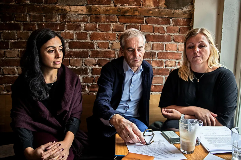Politiske partier har siden 80-tallet benyttet tradisjonelle markedsføringsteknikker for å segmentere befolkningen etter blant annet alder, kjønn og bostedsadresse, for å sende ut kampanjebudskap til relevante velgergrupper. Høstens valgkamp til kommune- og fylkesting blir trolig den mest teknologisk avanserte noensinne. Her er nestleder i Arbeiderpartiet Hadia Tajik sammen med partileder Jonas Gahr Støre og partisekretær Kjersti Stenseng.
