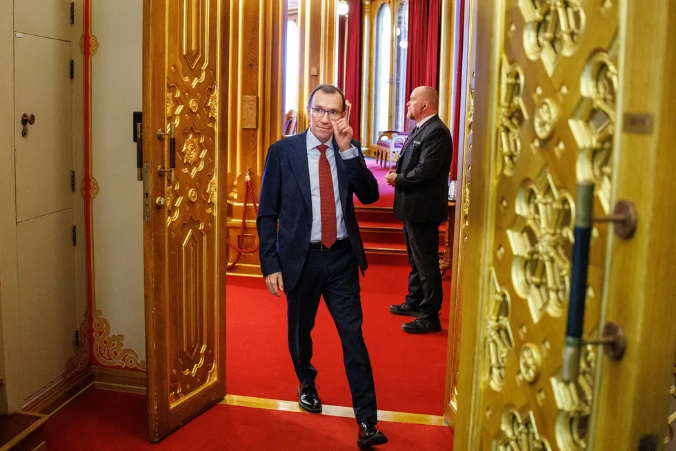 Utenriksminister Espen Barth Eide lover at Norge nå skal bli enda raskere til å innføre EØS-direktiver.