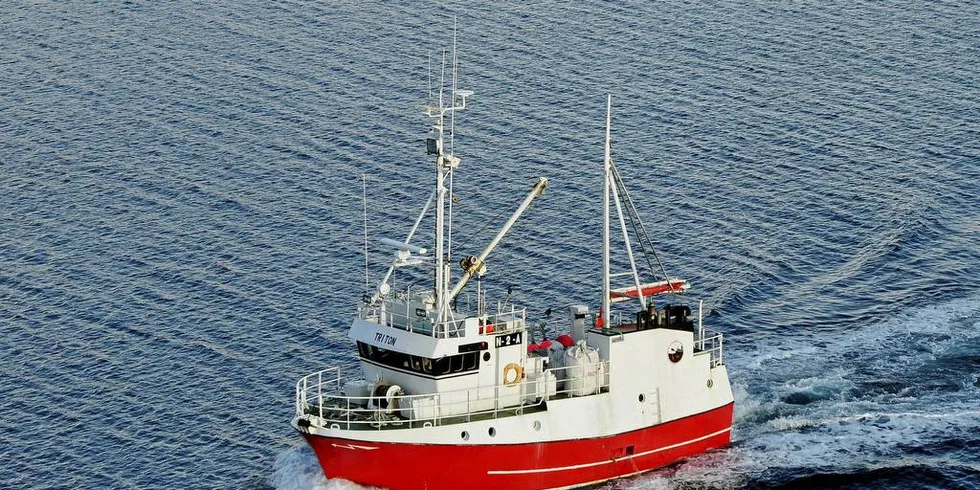 PÅ FELTET: «Grimsholm» fra Rørvik (tidligere «Triton») er en av kystfiskebåtene som nå jakter sei og torsk rundt sildeinnsiget i Nord-Troms.Foto: Frode Adolfsen