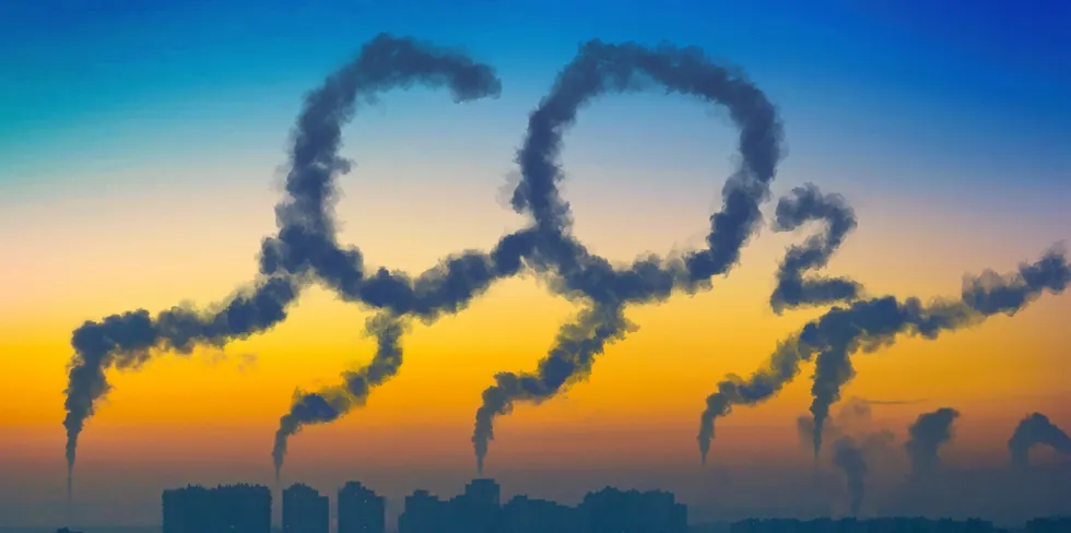 Hopp i CO2-prisen, bidrar til høyere strømpriser.
