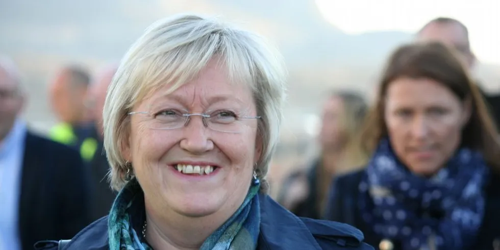 FIKK SJØMATRAPPORT: Fiskeriminister Elisabeth Aspaker vil gå gjennom Norges Sjømatråds aktiviteter for å få bedre samsvar med næringen. Foto: Joar Grindheim.