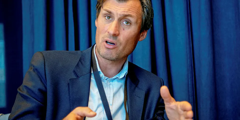 Lovlig: Einar Aas tok en posisjonb som var betydelig større enn det andre i markedet kunne tenke seg å ta. Den kunne vært imidlertid det dobbelte og likevel vært innenfor den lovlige rammen satt av Finanstilsynet. Sjefen for Nasdaq i Oslo, Georg Aasen, vil ikke kommentere om volumrammene er for store.