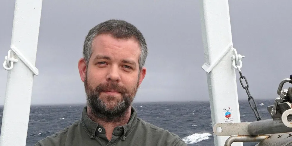 Toktleder Edvin Fuglebakk om bord på «Johan Hjort» ønsker seg mer og tettere skrei på gytefeltene i Lofoten.