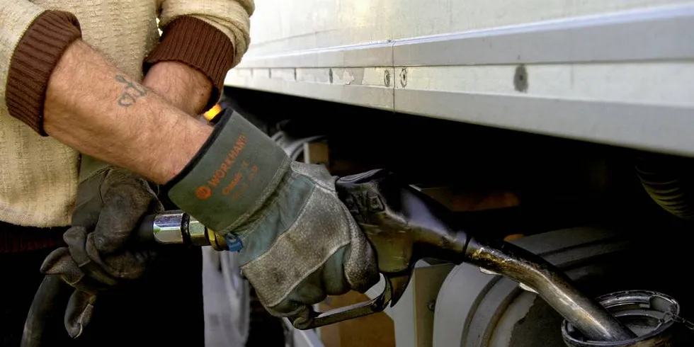 BIODIESEL: Her fylles det laks på tanken - nemlig biodiesel produserer fra lakseavfall. Arkivfoto: Per Ståle Bugjerde