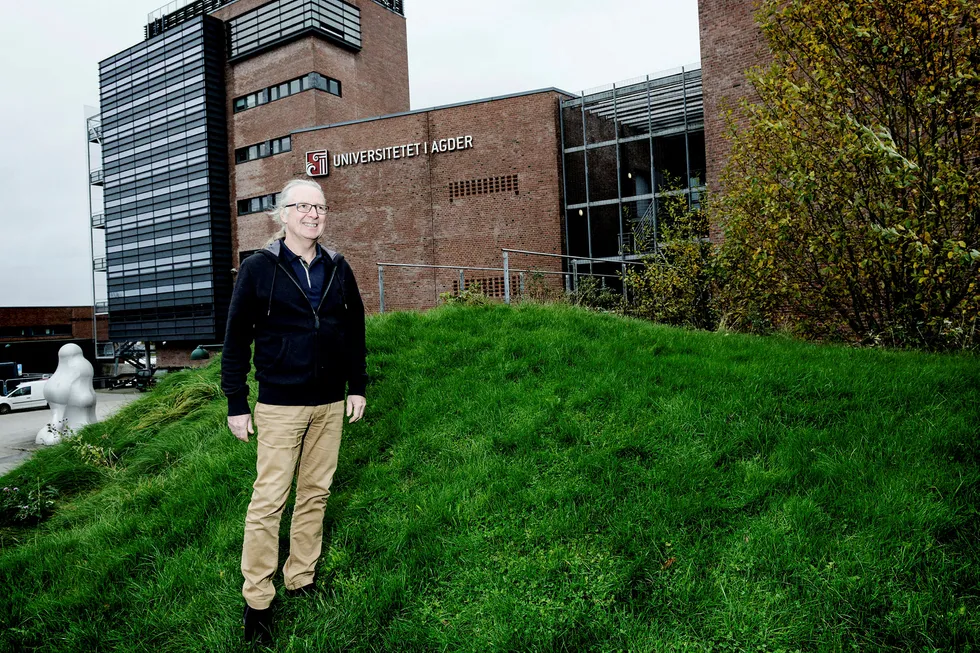 Det er forsket mye på toppledelse, men mellomlederen vet man mindre om. Det har professor Dag Ingvar Jacobsen ved Universitet i Agder i Kristiansand gjort noe med. Foto: Jacob Buchard