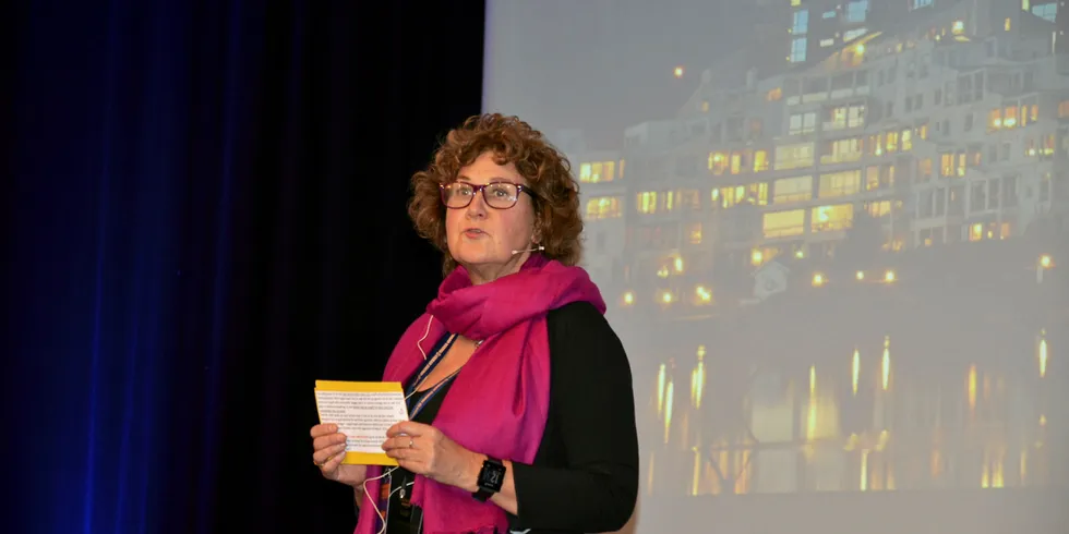 Heidi Juhler, daglig leder i Norsk Fjernvarme, har sammen med kommunikasjonssjef Trygve Mellvang Tomren-Berg, sendt brev til finansminister Jan Tore Sanner og bedt om at også fjernvarme blir inkludert i garantiordning for å sørge for fortsatt forsyning til kunder som ikke betaler.