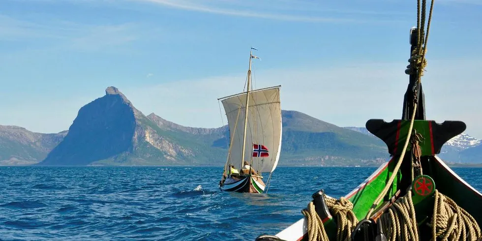 SEMINAR I TROMSØ: Forbundet Kysten inviterer til årets råseilseminar i Tromsø. Her kommer deltagerne sammen og utveksle kunnskap om bruk av norske tradisjonsbåter. Arrangementet består av fire dager med foredrag, diskusjoner og praktisk «dugnadsforskning» på sjøen.