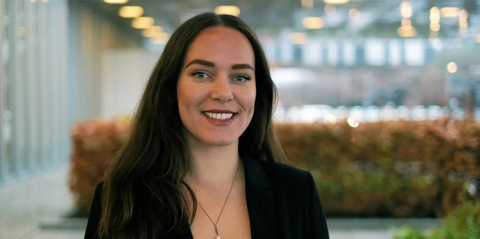 Ingeborg Tennes, leder for kommunikasjon i Eliva, forbereder kundene på ny nettleieøkning til vinteren.