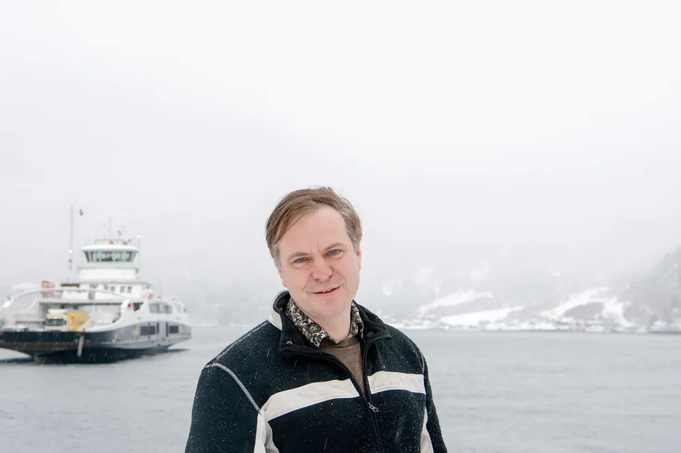 Venstres Alfred Bjørlo mener Næringsdepartementet burde kalle inn Statkraft til et eiermøte for å få mer informasjon.