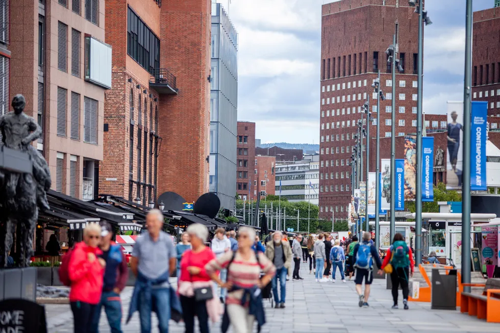 Om noen få år vil enkelte måtte leve med langt under halvparten av sin tidligere lønn i pensjon, skriver artikkelforfatteren.