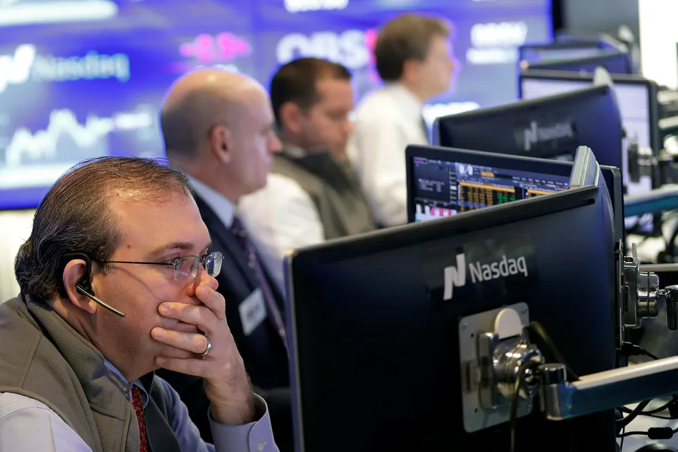 Det indiske finansteknologiselskapet Longfin har gått som en rakett ved Nasdaq-børsen. Eksperter sammenligner hva som skjer nå med høsten 1999 da ble alt til gull bare det luktet internett av det. Nå holder det med «blokkjede» og «bitcoin». Foto: Mark Lennihan/AP/NTB Scanpix