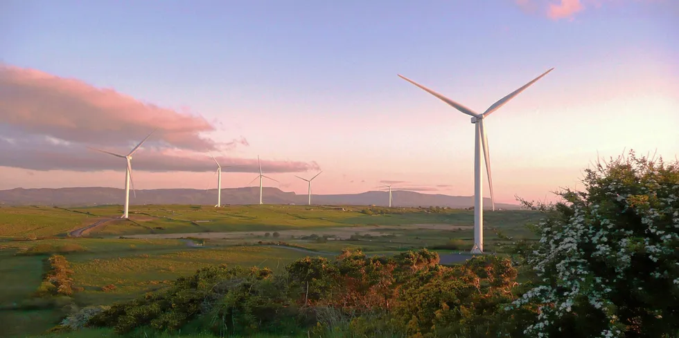 Statkraft skal bygge og selge to nye vindkraftverk i Irland.