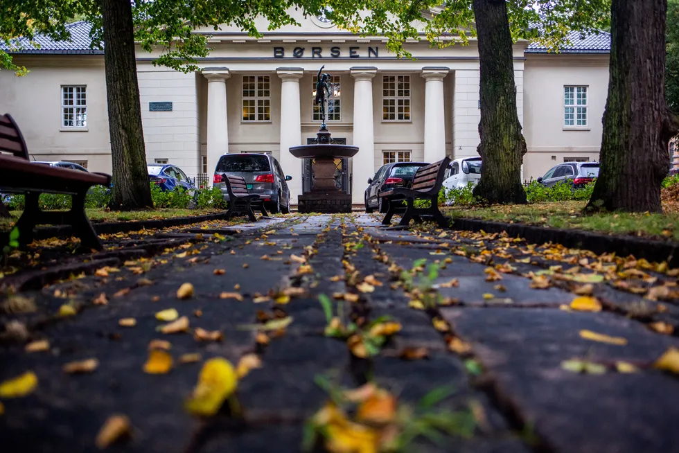 Oslo Børs endte årets første handelsdag med en nedgang på 0,8 prosent.