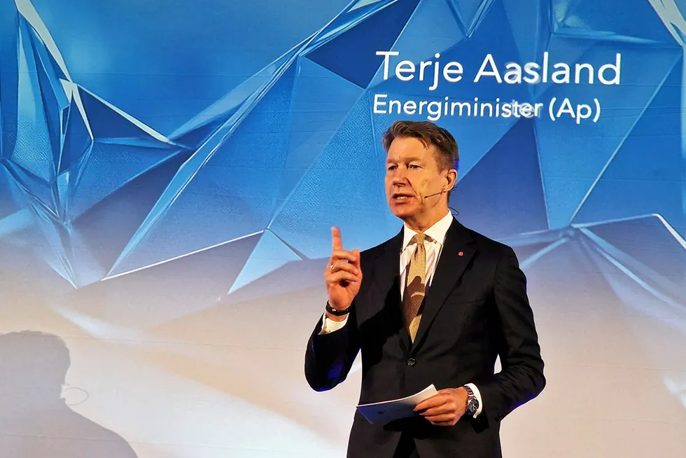 – Vi har ikke lykkes med landvind. Det er alvorlig, fordi landvind er enklest å skalere, det har størst potensial og er viktigst for norsk industri, sier energiminister Terje Aasland.