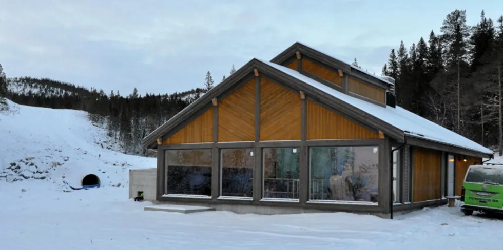Hellifossen kraftverki Bindal kommune i Nordland har nå startet opp kraftproduksjonen.
