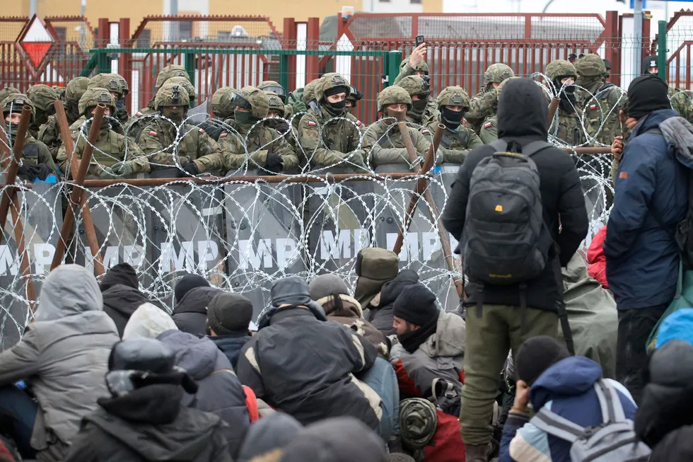 Migranter fra Midtøsten ved sjekkpunktet Kuznitsa på grensen mellom Polen og Hviterussland i forrige uke.