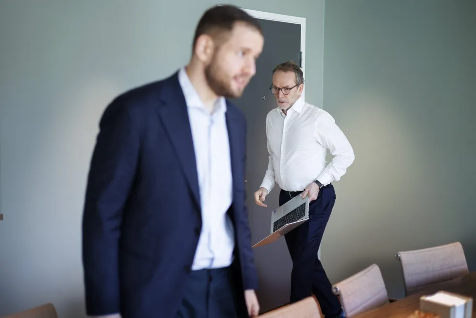 – Det er et annet USA enn jeg har kjent i mitt liv, sier sjeføkonom Harald Magnus Andreassen (til høyre) i Sparebank 1 Markets. Sammen med Dane Cekov (t.v.) gjør han sitt beste for å holde oversikt over Donald Trumps mange tiltak.