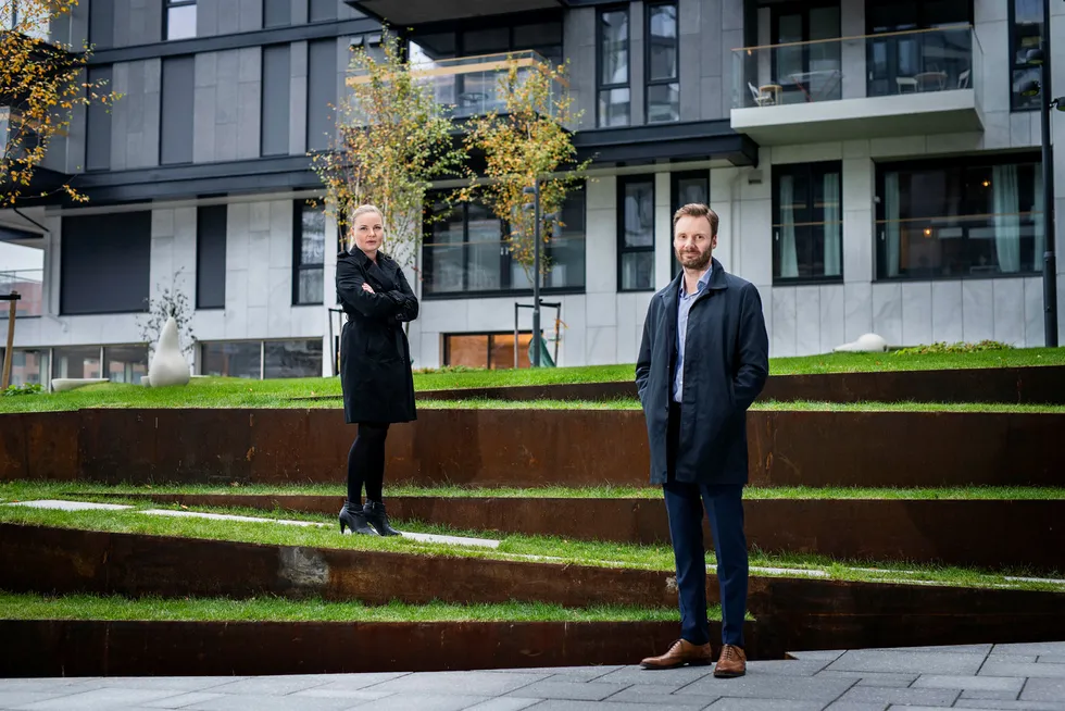 Lederne Ingrid D. Bergh i Sopra Steria og Trygve Håkedal i Storebrand synes det er nedslående at flere unge kvinnelige ledere føler seg forskjellsbehandlet i forhold til mannlige kolleger.