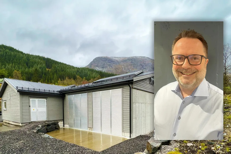 Vassbrekka Kraftverk ligger i Sunnfjord kommune i Vestland. Roald Sjo er styreleder i Vassbrekka Kraft og daglig leder i eierselskapet, Norsk Vannkraft.