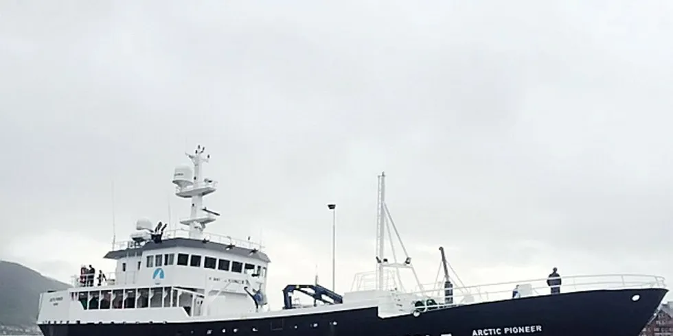 Det var under settingen av krabbeteiner at dødsulykken på "Arctic Pioneer" skjedde. (Arkivfoto: Julian Hjønnevåg)