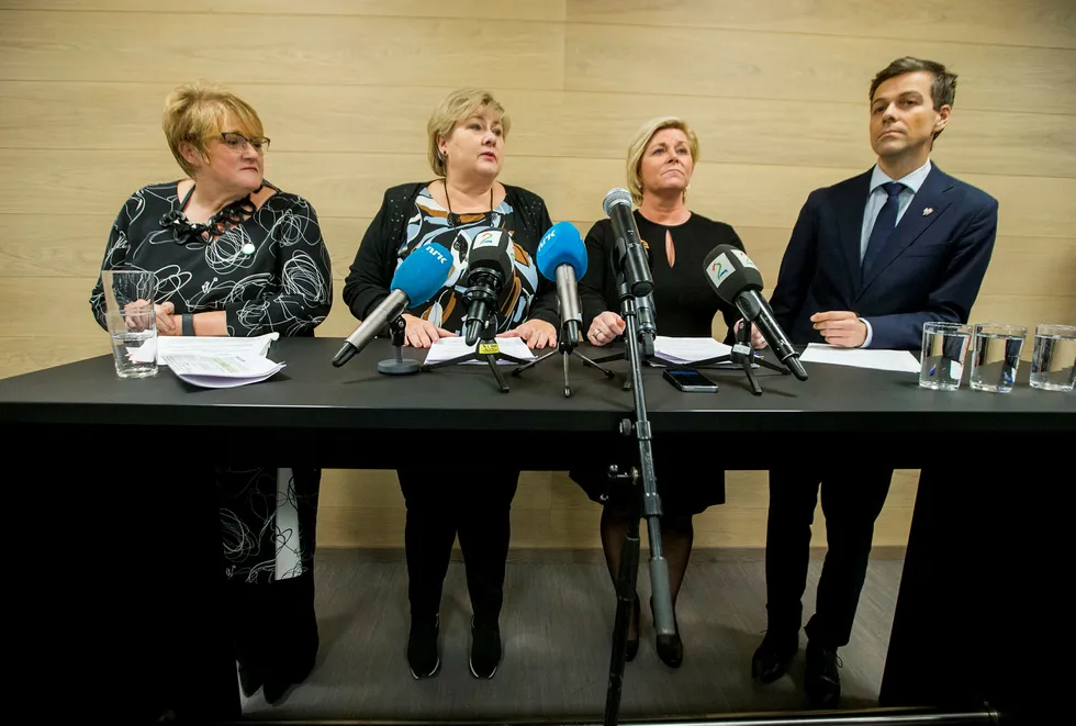 Lørdag kveld satte Venstre-leder Trine Skei Grande, statsminister Erna Solberg, finansminister Siv Jensen og KrF-leder Knut Arild Hareide punktum for høstens budsjettdrama. Foto: Vegard Wivestad Grøtt/NTB Scanpix