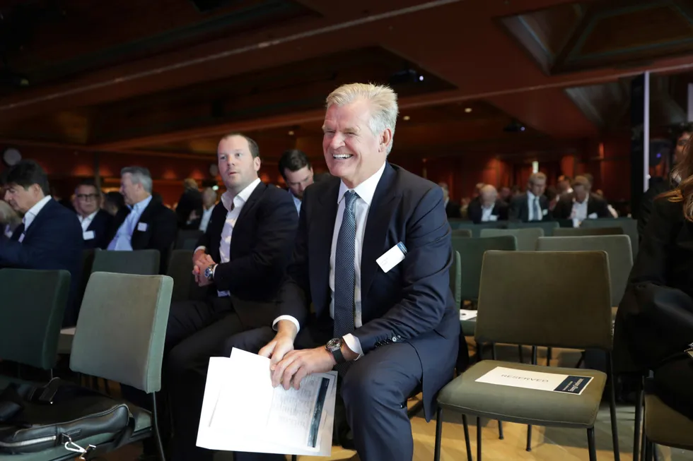 Tor Olav Trøim tar nytt selskap på børs i Oslo. Styreleder blir Bjørn Isaksen, som sitter like bak på dette bildet fra Paretokonferansen i 2023.
