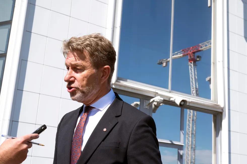 Terje Aasland, avbildet i oktober i fjor ved Aker BPs anlegg, sier han forventer at de mest sentrale selskapene i Barentshavet er sitt samfunnsansvar bevisst.