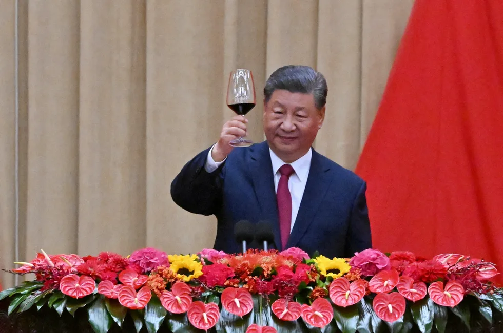 Chinese President Xi Jinping makes a toast on the eve of National Day in September at the Great Hall of the People in Beijing.