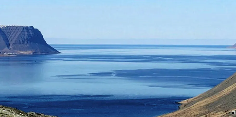 Arnarlax har aktivitet nordvest på Island.