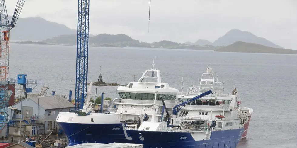 Rostein AS har blitt tildelt kontrakter på hele fire brønnbåter med Marine Harvest Norway AS. To av båtene, Ro Master og Ro Fjord, går i dag i fast chart for Marine Harvest. Nå skal det bygges to til.