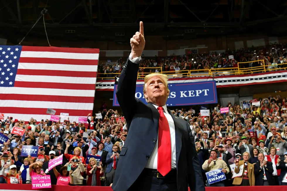 USA-ekspert Svein Melby regner med at president Donald Trump tar æren hvis republikanerne gjør det bra i tirsdagens valg, og legger skylden på andre hvis demokratene vinner. Her på et av sine valgmøter i Chattanooga i delstaten Tennessee søndag.