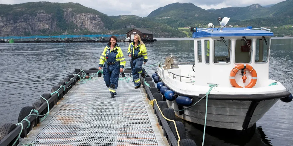 Daglig leder Bjørg M. Holmefjord Antonsen t.v. er valgt til styreleder i Bolaks. Datteren Karina Antonsen Hjelle, viseadministrerende i selskapet, er valgt som nestleder.