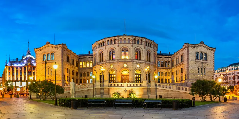 Opposisjonspartiene på Stortinget vil gjerne gjøre flere vedtak rettet mot kraftbransjen, men regjeringspartiene og Frp sørger for at det ikke er flertall.