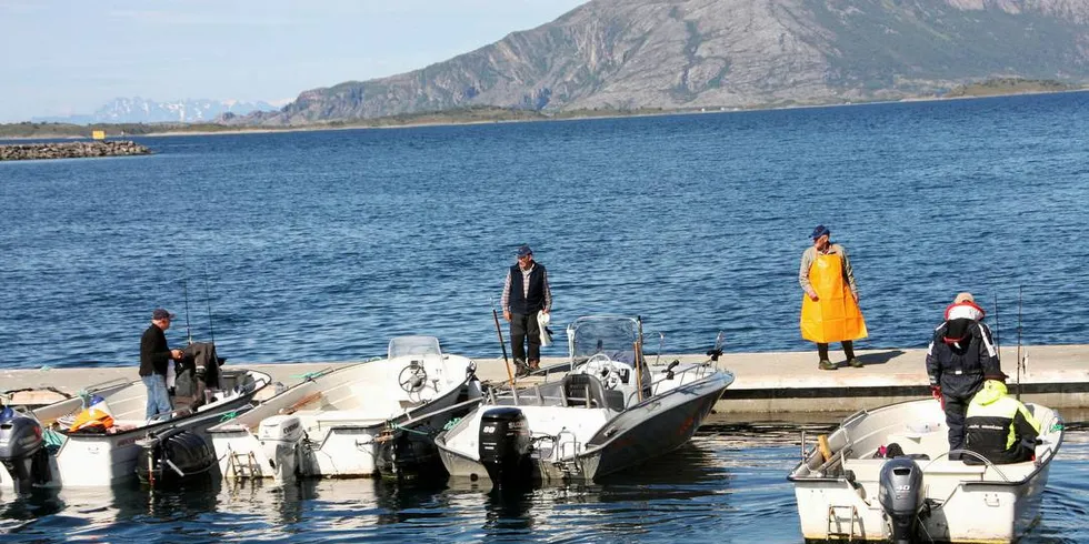 Helnessund: Fisketurister på vei ut.Ill.foto: Terje Jensen