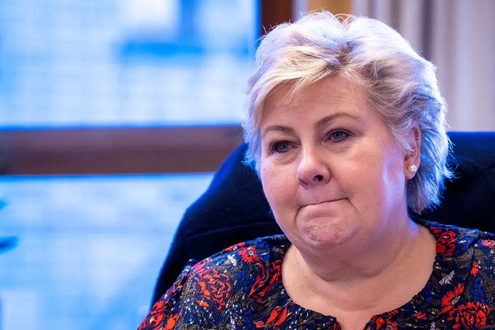Tidligere statsminister Erna Solberg (H) erkjenner at det gikk litt for mange skattekroner til oljeindustrien under pandemien.