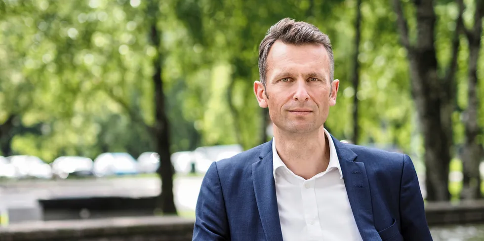 Knut Kroepelien i Energi Norge avviser at det skal være snakk om å slå organisasjonen sammen med Norsk olje og gass.