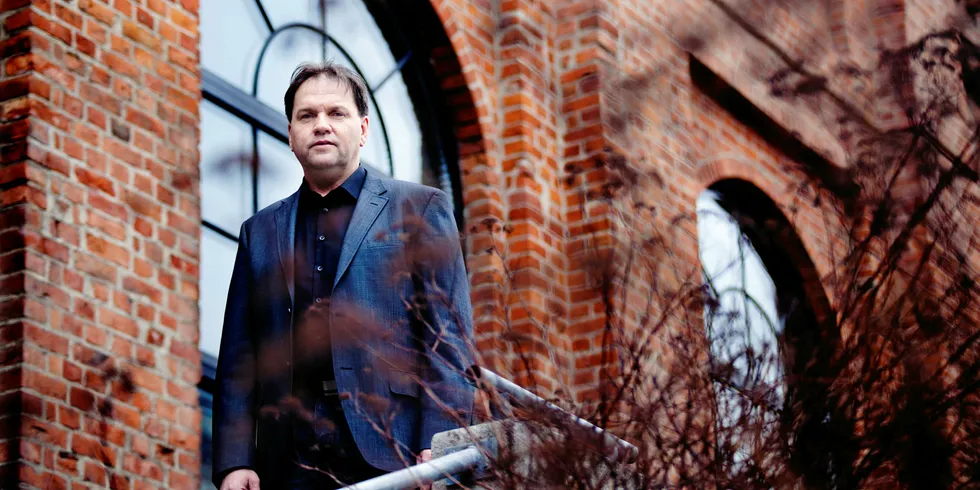 Administrerende direktør i Nettpartner, Arild Borgersen, er kritisk til advokatfirmaet Simonsen Vogt Wiig sitt generelle råd til nettselskapene om ikke å godta force majeure-krav fra leverandører.