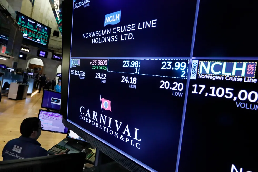 Norwegian Cruise Line og Carnival Corp er blant cruiserederiene som har hatt eventyrlig utvikling på New York-børsen det siste året, men torsdag får aksjonærene seg en kalddusj.