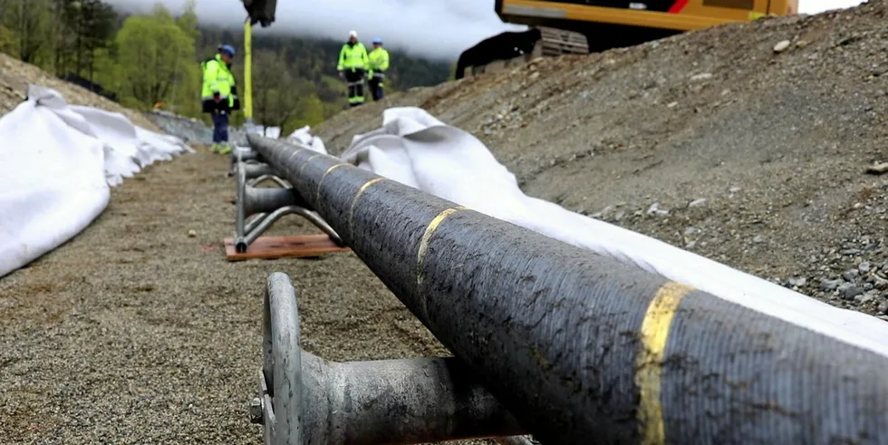 North Sea Link mellom Kvilldal og Storbritannia fraktet 678 GWh strøm i november. Sammen med prisforskjellene mellom sørlige del av Norge (NO2) og Storbritannia forklarer det hvorfor flaskehalsinntektene fra forbindelsen i november ble de største siden mars.
