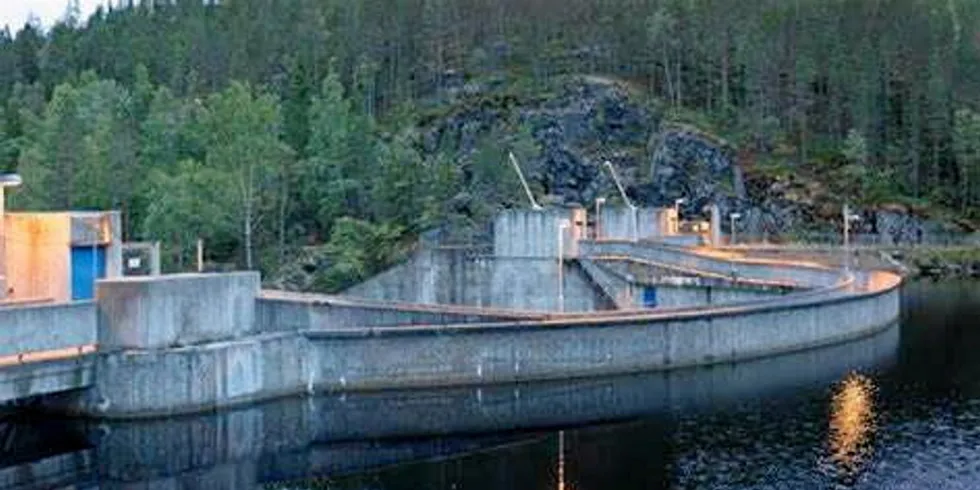 Dammen ved Mykstufoss kraftverk.