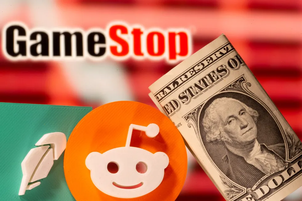 Meglerhuset Robinhood tjente gode penger på at unge investorer på Reddit-gruppen Wallstreetbets i januar i fjor kastet seg over aksjene i videospillkjeden Gamestop.