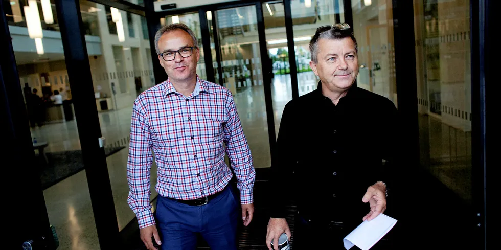 Daglig leder i Norsk Vind, Per Ove Skorpen, (t.v.) og styreleder Lars Helge Helvig (t.h.) dobler lønnen til arbeiderne ved Bjerkreim-prosjektet etter at Fellesforbundet tok kontakt.