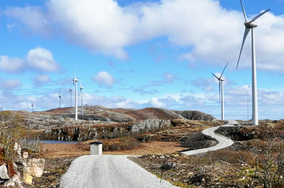 Vindparken i Dønnesfjord på Sørøya i Finnmark består per i dag av noen få turbiner. Illustrasjon fra detaljplansøknaden.